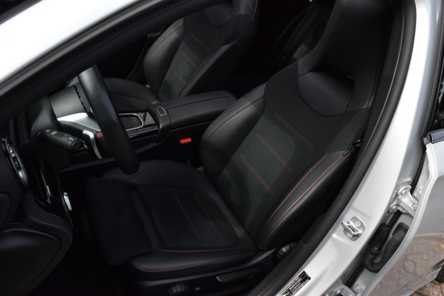 Mercedes-Benz A-Klasse 180 AMG Line|Dak|Sfeer|Camera|Led|18"
