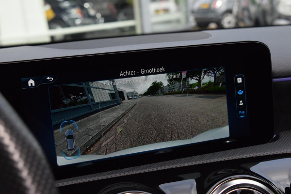Mercedes-Benz A-Klasse 180 AMG Line|Dak|Sfeer|Camera|Led|18"