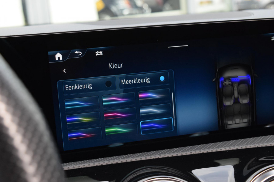 Mercedes-Benz A-Klasse 180 AMG Line|Dak|Sfeer|Camera|Led|18"