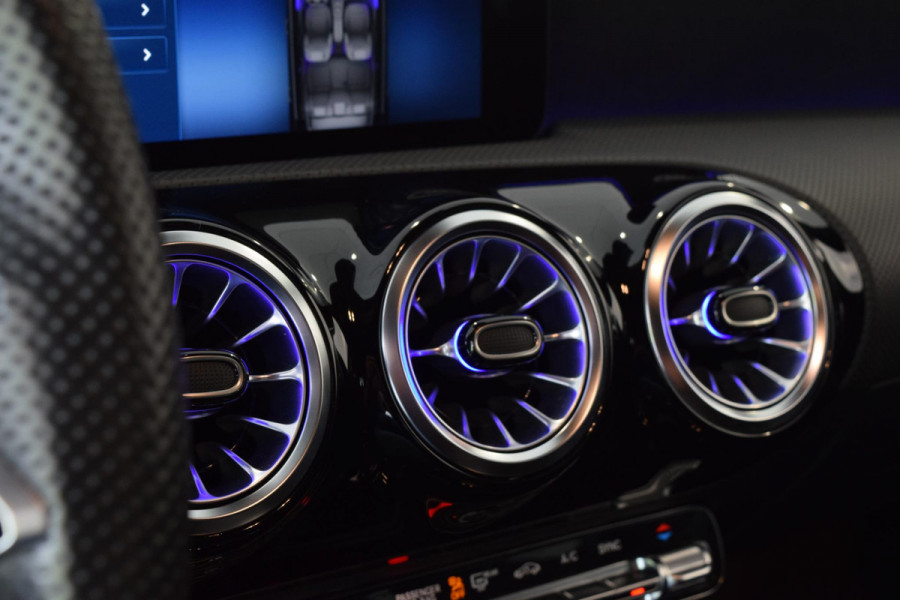 Mercedes-Benz A-Klasse 180 AMG Line|Dak|Sfeer|Camera|Led|18"