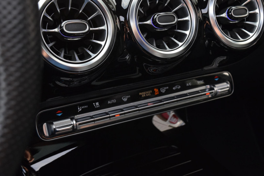 Mercedes-Benz A-Klasse 180 AMG Line|Dak|Sfeer|Camera|Led|18"
