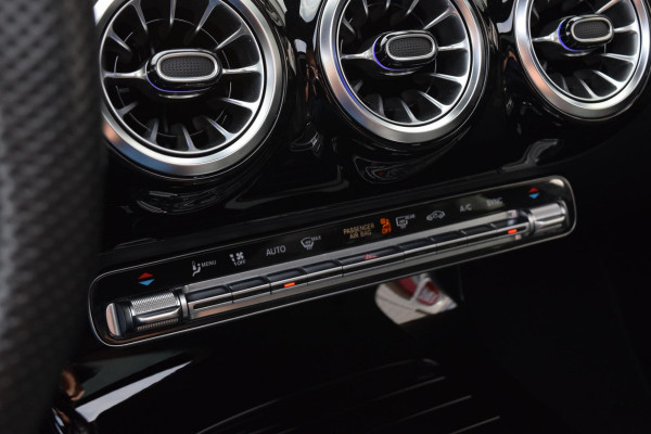 Mercedes-Benz A-Klasse 180 AMG Line|Dak|Sfeer|Camera|Led|18"