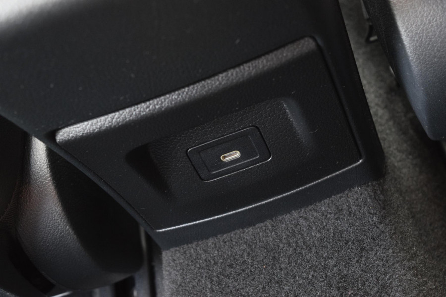 Mercedes-Benz A-Klasse 180 AMG Line|Dak|Sfeer|Camera|Led|18"