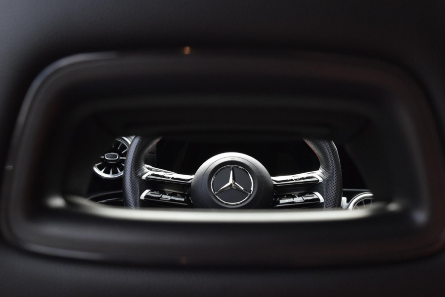 Mercedes-Benz A-Klasse 180 AMG Line|Dak|Sfeer|Camera|Led|18"