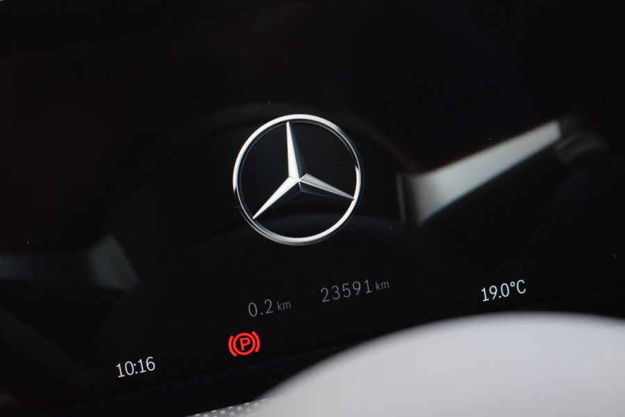 Mercedes-Benz A-Klasse 180 AMG Line|Dak|Sfeer|Camera|Led|18"