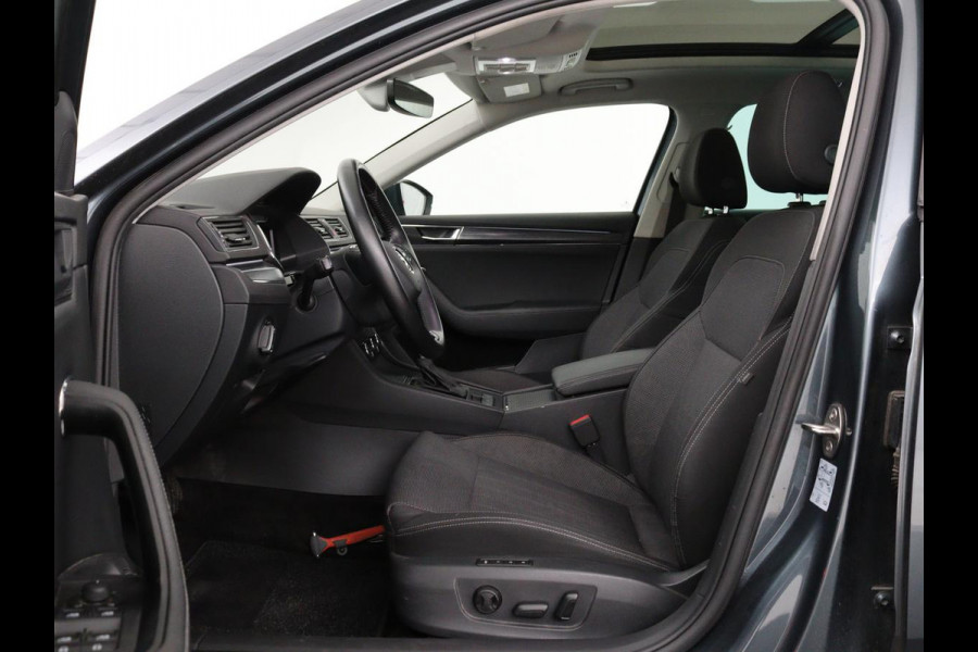 Škoda Superb 1.4 TSI iV Business Edition Plus | Panoramadak | Virtual Cockpit | Stoelverwarming | Camera | Carplay | Full LED | Memory | Navigatie | Parkeerhulp