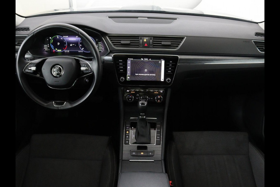 Škoda Superb 1.4 TSI iV Business Edition Plus | Panoramadak | Virtual Cockpit | Stoelverwarming | Camera | Carplay | Full LED | Memory | Navigatie | Parkeerhulp