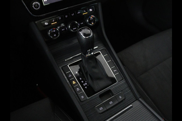 Škoda Superb 1.4 TSI iV Business Edition Plus | Panoramadak | Virtual Cockpit | Stoelverwarming | Camera | Carplay | Full LED | Memory | Navigatie | Parkeerhulp