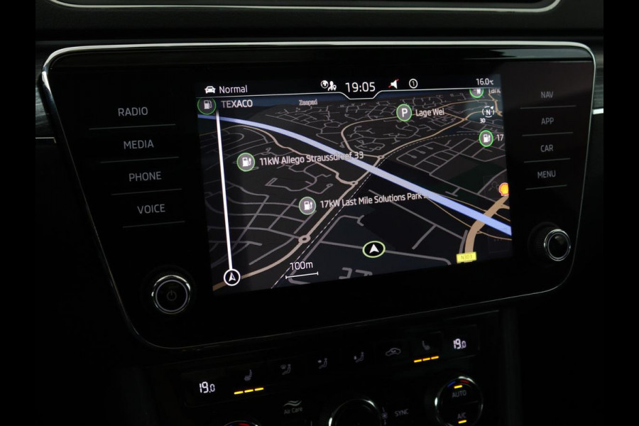 Škoda Superb 1.4 TSI iV Business Edition Plus | Panoramadak | Virtual Cockpit | Stoelverwarming | Camera | Carplay | Full LED | Memory | Navigatie | Parkeerhulp