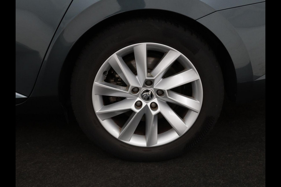 Škoda Superb 1.4 TSI iV Business Edition Plus | Panoramadak | Virtual Cockpit | Stoelverwarming | Camera | Carplay | Full LED | Memory | Navigatie | Parkeerhulp