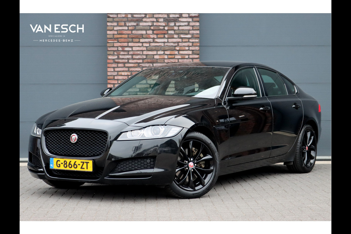Jaguar XF 2.0t 250 PK Chequered Flag Aut8 | Stoelverwarming | Keyless Entry | Camera | DAB | Leder | Android Auto/Apple Carplay | Alcantara Hemel | Navigatie Pro |
