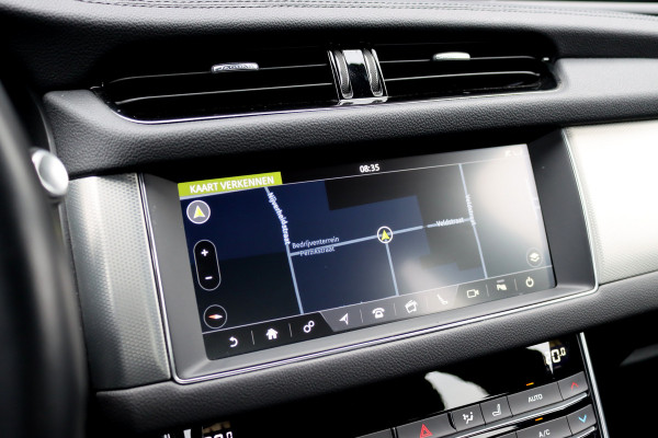 Jaguar XF 2.0t 250 PK Chequered Flag Aut8 | Stoelverwarming | Keyless Entry | Camera | DAB | Leder | Android Auto/Apple Carplay | Alcantara Hemel | Navigatie Pro |