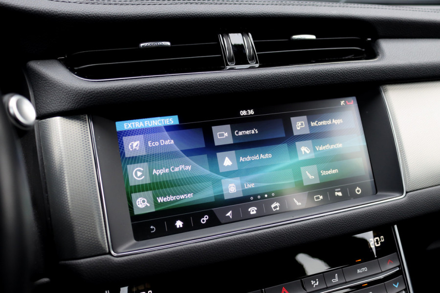 Jaguar XF 2.0t 250 PK Chequered Flag Aut8 | Stoelverwarming | Keyless Entry | Camera | DAB | Leder | Android Auto/Apple Carplay | Alcantara Hemel | Navigatie Pro |