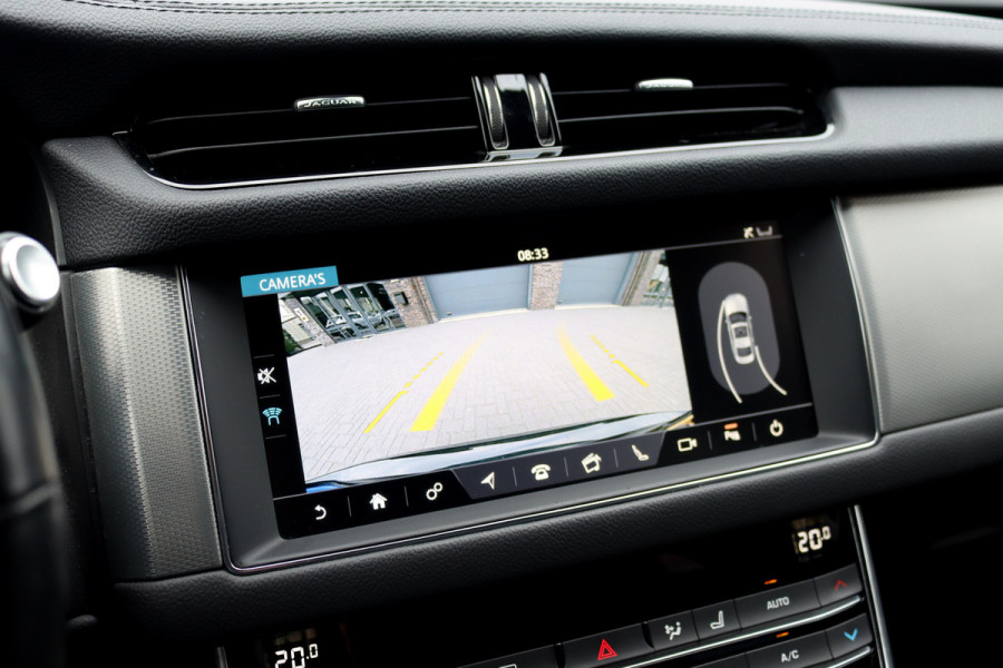 Jaguar XF 2.0t 250 PK Chequered Flag Aut8 | Stoelverwarming | Keyless Entry | Camera | DAB | Leder | Android Auto/Apple Carplay | Alcantara Hemel | Navigatie Pro |
