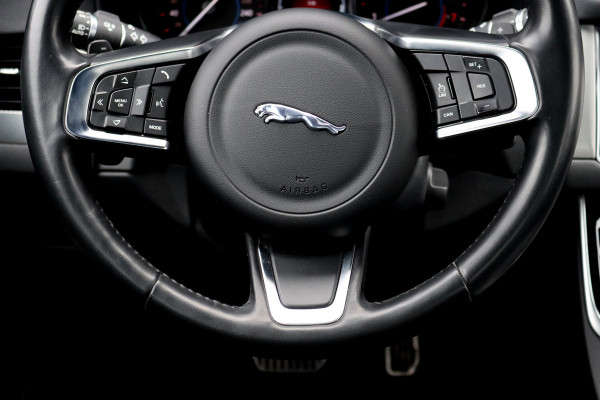 Jaguar XF 2.0t 250 PK Chequered Flag Aut8 | Stoelverwarming | Keyless Entry | Camera | DAB | Leder | Android Auto/Apple Carplay | Alcantara Hemel | Navigatie Pro |