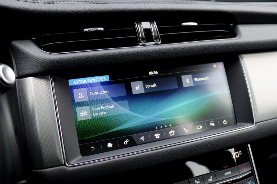Jaguar XF 2.0t 250 PK Chequered Flag Aut8 | Stoelverwarming | Keyless Entry | Camera | DAB | Leder | Android Auto/Apple Carplay | Alcantara Hemel | Navigatie Pro |