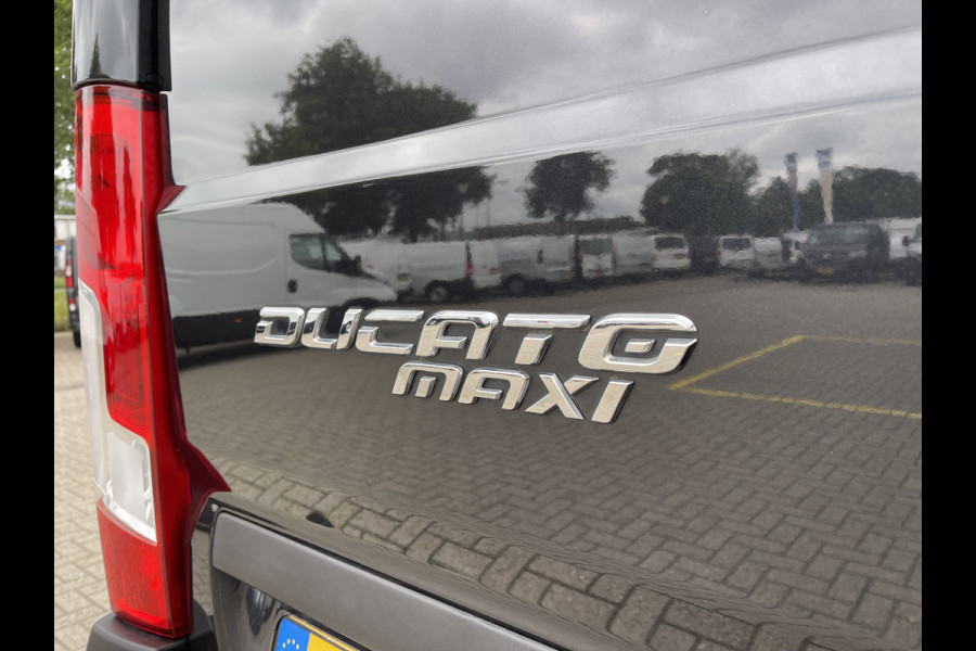 Fiat Ducato 35H 2.3 MultiJet 140pk L2H2 DC 6 persoons / vaste prijs rijklaar € 25.950 ex btw / lease vanaf € 424 / cruise en climate control / camera / trekhaak 3000 kg !