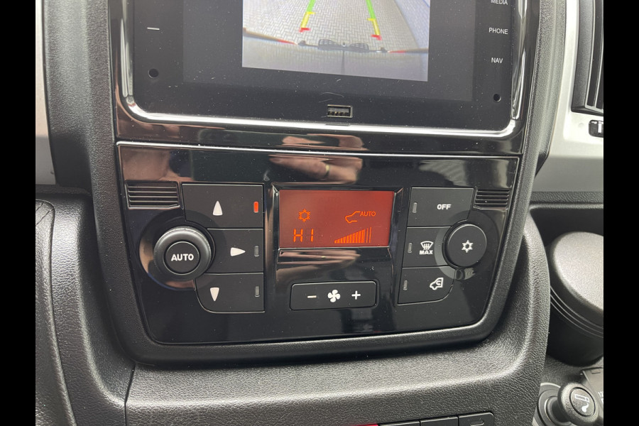 Fiat Ducato 35H 2.3 MultiJet 140pk L2H2 DC 6 persoons / vaste prijs rijklaar € 25.950 ex btw / lease vanaf € 424 / cruise en climate control / camera / trekhaak 3000 kg !