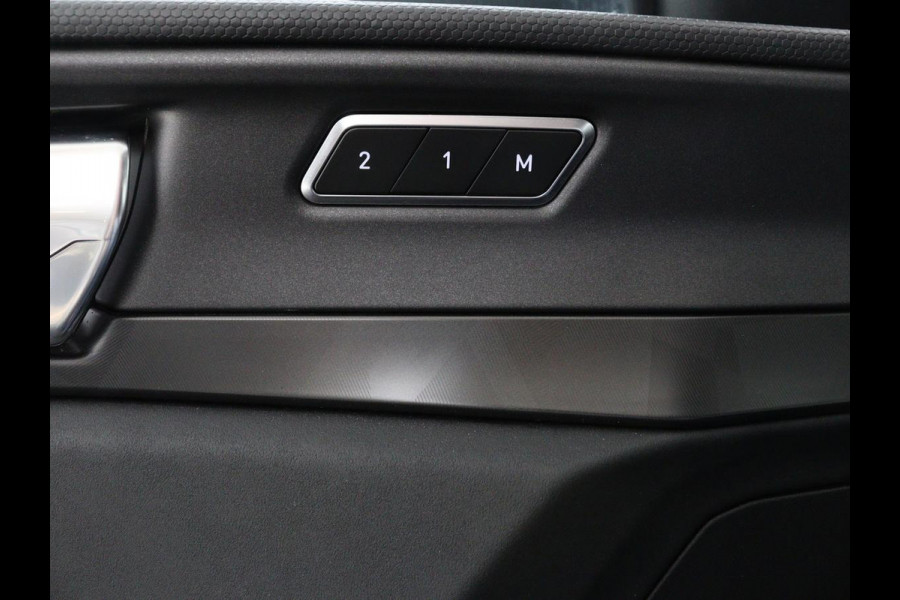 Lynk & Co 01 1.5 Plug In | Panoramadak | Infinity by Harman | 360 camera | Adaptive cruise | Stoelverwarming | Carplay | Memory | Full LED