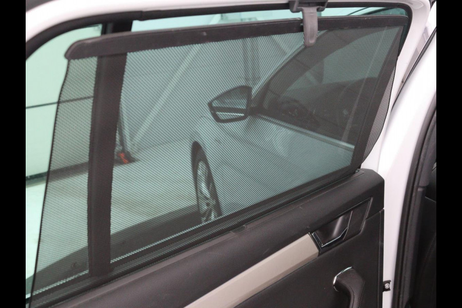 Škoda Superb 1.4 TSI iV Laurin & Klement | Panoramadak | Leder | Stoelventilatie | Adaptive cruise | Canton Sound | Memory | 360 camera | Trekhaak | Standkachel | Keyless | Virtual Cockpit | PHEV