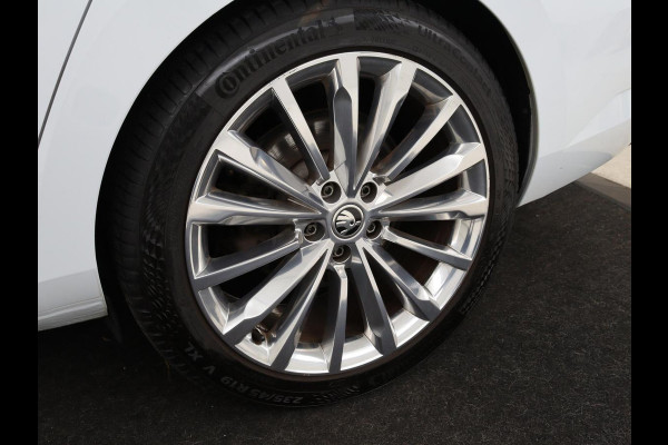 Škoda Superb 1.4 TSI iV Laurin & Klement | Panoramadak | Leder | Stoelventilatie | Adaptive cruise | Canton Sound | Memory | 360 camera | Trekhaak | Standkachel | Keyless | Virtual Cockpit | PHEV