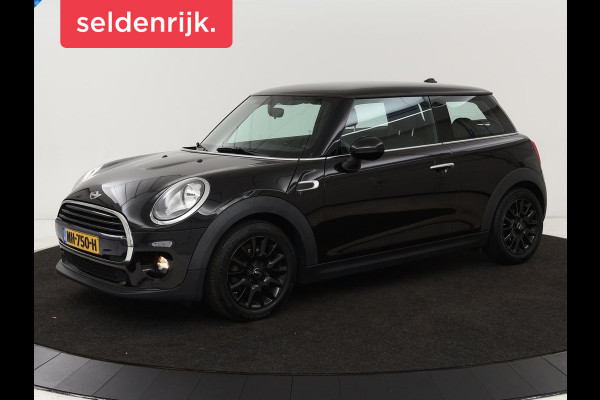 MINI Cooper 1.5 Business | Navigatie | Airco | Cruise control | Bluetooth | Lichtmetalen velgen