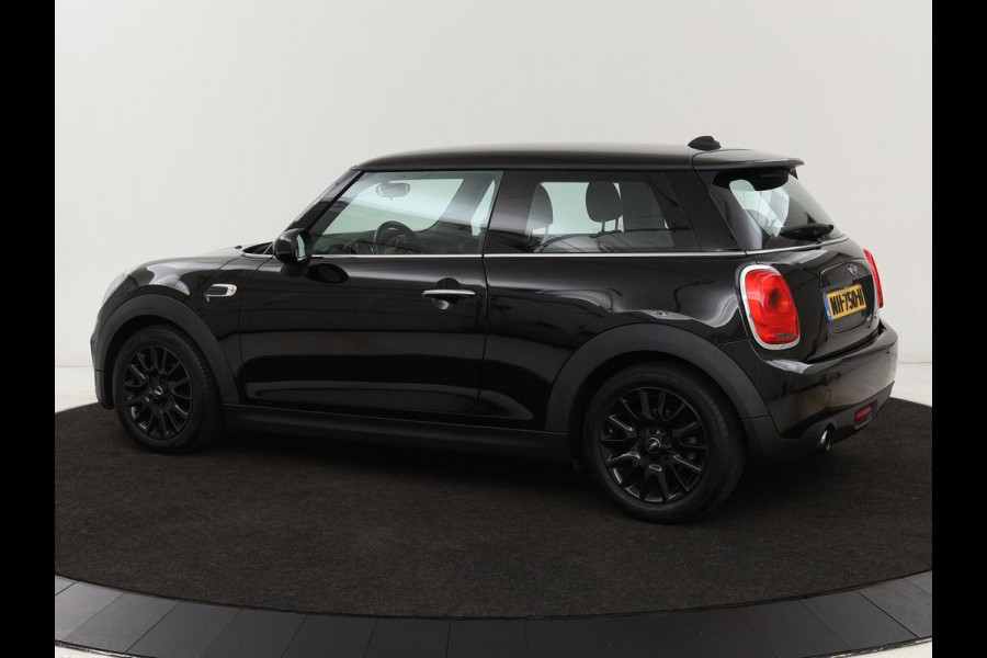 MINI Cooper 1.5 Business | Navigatie | Airco | Cruise control | Bluetooth | Lichtmetalen velgen