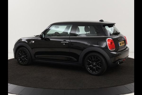 MINI Cooper 1.5 Business | Navigatie | Airco | Cruise control | Bluetooth | Lichtmetalen velgen