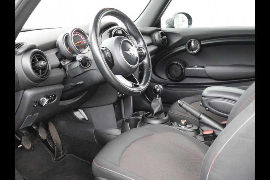 MINI Cooper 1.5 Business | Navigatie | Airco | Cruise control | Bluetooth | Lichtmetalen velgen