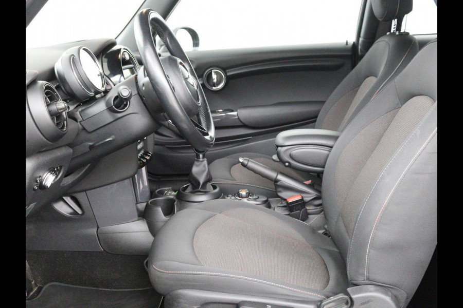 MINI Cooper 1.5 Business | Navigatie | Airco | Cruise control | Bluetooth | Lichtmetalen velgen
