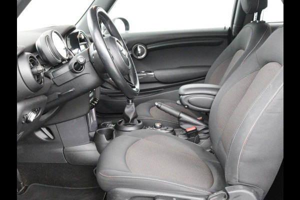 MINI Cooper 1.5 Business | Navigatie | Airco | Cruise control | Bluetooth | Lichtmetalen velgen