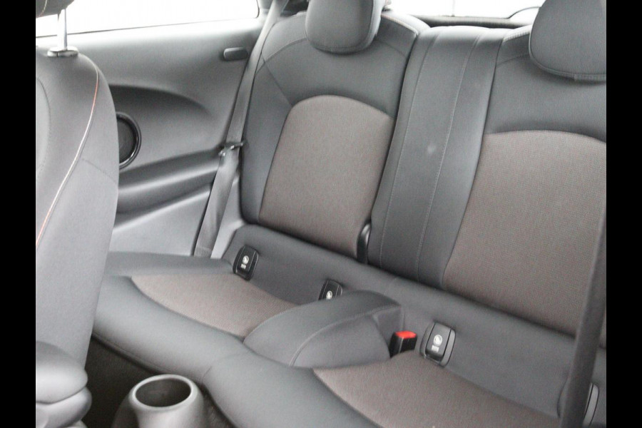MINI Cooper 1.5 Business | Navigatie | Airco | Cruise control | Bluetooth | Lichtmetalen velgen