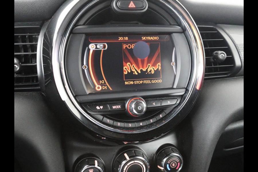 MINI Cooper 1.5 Business | Navigatie | Airco | Cruise control | Bluetooth | Lichtmetalen velgen