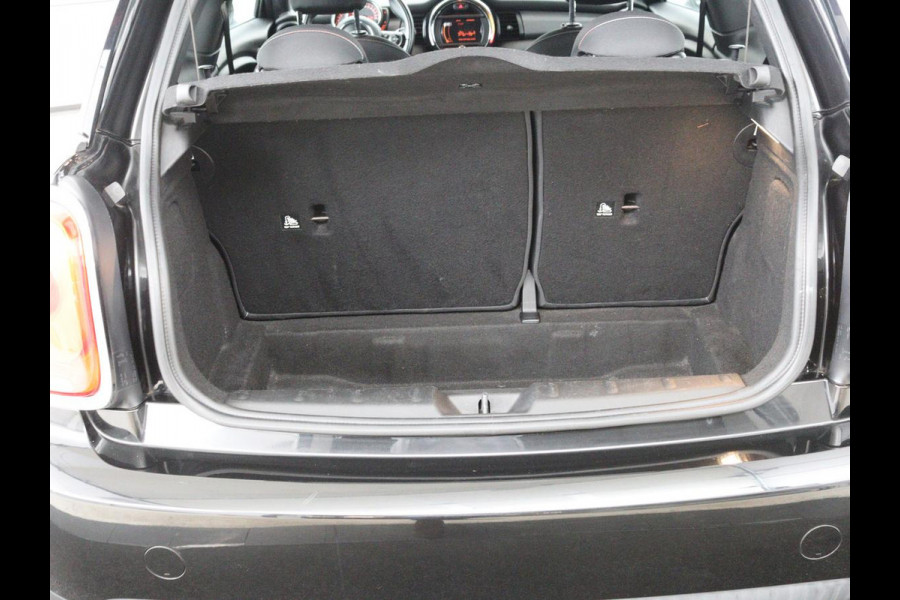MINI Cooper 1.5 Business | Navigatie | Airco | Cruise control | Bluetooth | Lichtmetalen velgen