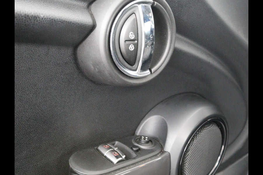 MINI Cooper 1.5 Business | Navigatie | Airco | Cruise control | Bluetooth | Lichtmetalen velgen