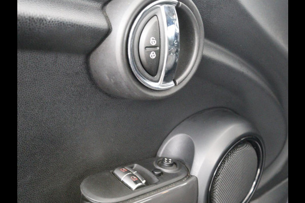MINI Cooper 1.5 Business | Navigatie | Airco | Cruise control | Bluetooth | Lichtmetalen velgen