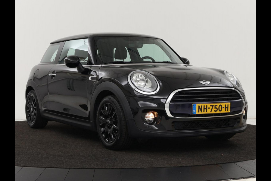 MINI Cooper 1.5 Business | Navigatie | Airco | Cruise control | Bluetooth | Lichtmetalen velgen
