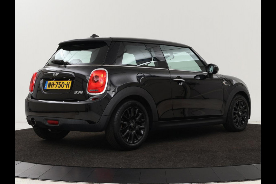MINI Cooper 1.5 Business | Navigatie | Airco | Cruise control | Bluetooth | Lichtmetalen velgen