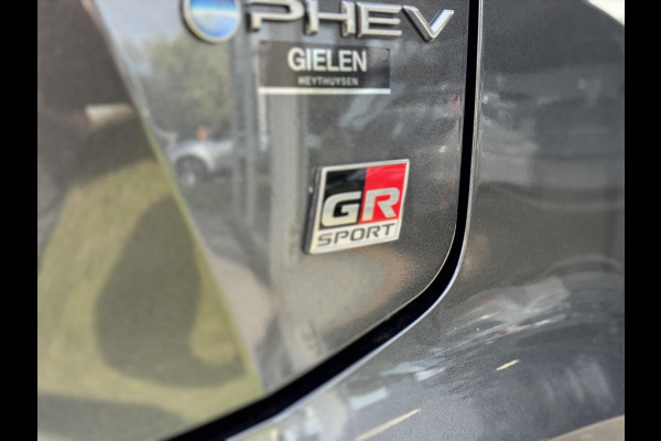 Toyota C-HR Plug-in Hybrid 223pk GR Sport | Stoel + Stuurverwarming, Elektrische achterklep, Groot scherm, Parkeersensoren, Blind spot