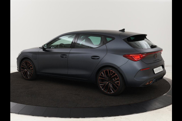 CUPRA Leon 1.4 e-Hybrid VZ | 245pk | Stuurverwarming | Navigatie | Sfeerverlichting | Full LED | Keyless | Sportstoelen | Magnetic Tech Matt | PHEV