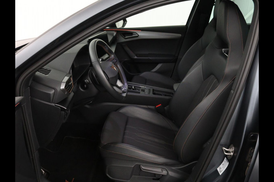 CUPRA Leon 1.4 e-Hybrid VZ | 245pk | Stuurverwarming | Navigatie | Sfeerverlichting | Full LED | Keyless | Sportstoelen | Magnetic Tech Matt | PHEV