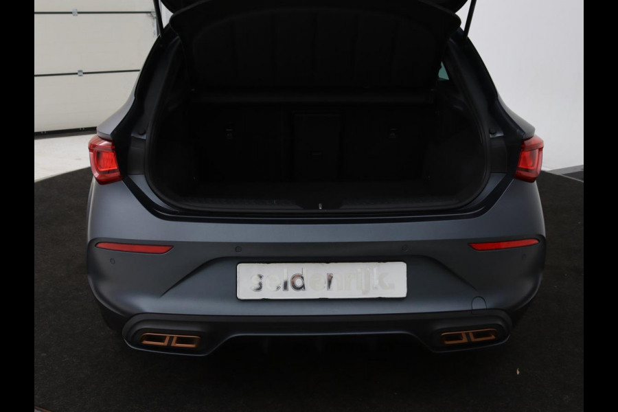 CUPRA Leon 1.4 e-Hybrid VZ | 245pk | Stuurverwarming | Navigatie | Sfeerverlichting | Full LED | Keyless | Sportstoelen | Magnetic Tech Matt | PHEV