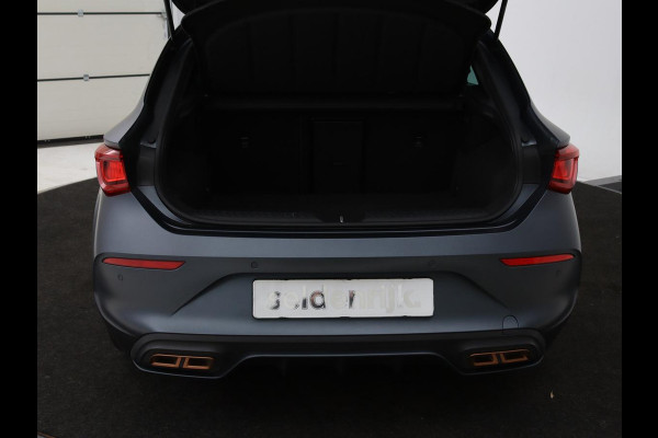 CUPRA Leon 1.4 e-Hybrid VZ | 245pk | Stuurverwarming | Navigatie | Sfeerverlichting | Full LED | Keyless | Sportstoelen | Magnetic Tech Matt | PHEV