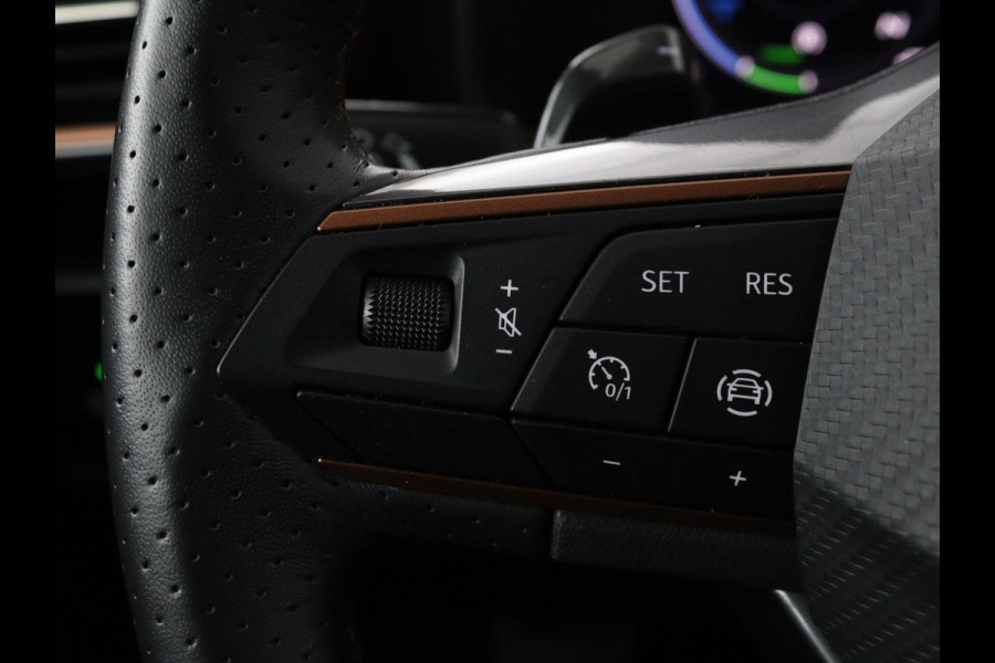 CUPRA Leon 1.4 e-Hybrid VZ | 245pk | Stuurverwarming | Navigatie | Sfeerverlichting | Full LED | Keyless | Sportstoelen | Magnetic Tech Matt | PHEV