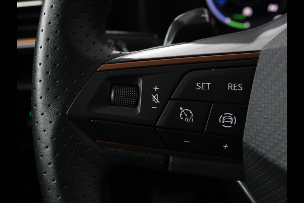 CUPRA Leon 1.4 e-Hybrid VZ | 245pk | Stuurverwarming | Navigatie | Sfeerverlichting | Full LED | Keyless | Sportstoelen | Magnetic Tech Matt | PHEV
