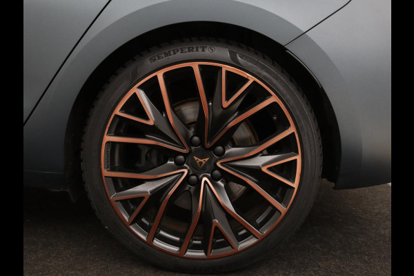 CUPRA Leon 1.4 e-Hybrid VZ | 245pk | Stuurverwarming | Navigatie | Sfeerverlichting | Full LED | Keyless | Sportstoelen | Magnetic Tech Matt | PHEV