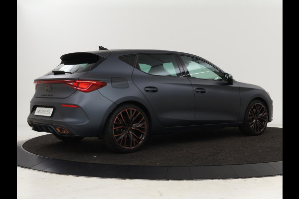 CUPRA Leon 1.4 e-Hybrid VZ | 245pk | Stuurverwarming | Navigatie | Sfeerverlichting | Full LED | Keyless | Sportstoelen | Magnetic Tech Matt | PHEV