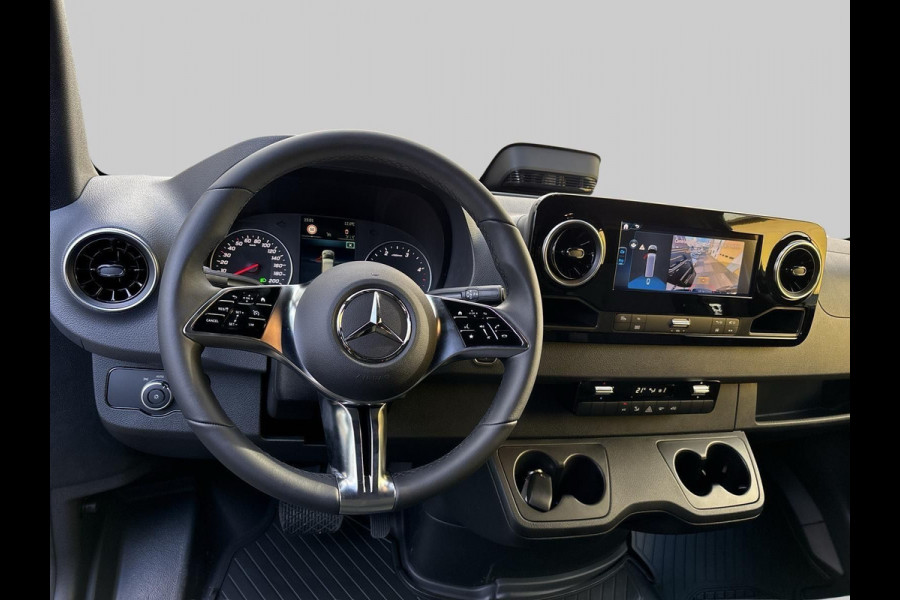 Mercedes-Benz Sprinter 319 L2H2 190PK 9G-TRONIC PRO AUTOMAAT RWD ( BPM VRIJ ) LED GROOT M-BUX GROOT SCHERM AIRCO CRUISE CONTROL CAMERA BUMPERS IN KLEUR 3500KG TREKGEWICHT