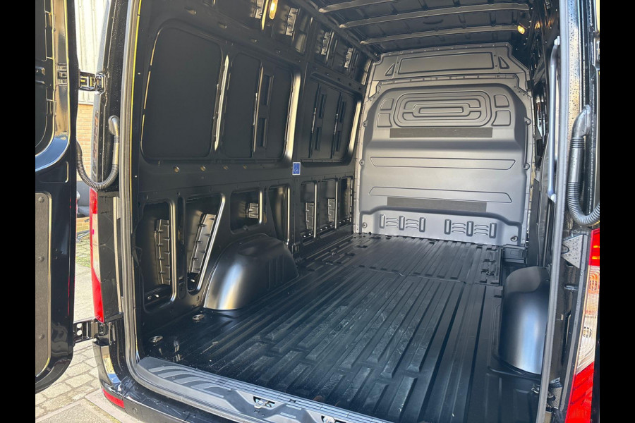 Mercedes-Benz Sprinter 319 L2H2 190PK 9G-TRONIC PRO AUTOMAAT RWD ( BPM VRIJ ) LED GROOT M-BUX GROOT SCHERM AIRCO CRUISE CONTROL CAMERA BUMPERS IN KLEUR 3500KG TREKGEWICHT
