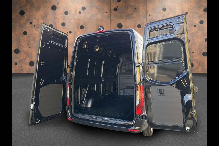 Mercedes-Benz Sprinter 319 L2H2 190PK 9G-TRONIC PRO AUTOMAAT RWD ( BPM VRIJ ) LED GROOT M-BUX GROOT SCHERM AIRCO CRUISE CONTROL CAMERA BUMPERS IN KLEUR 3500KG TREKGEWICHT